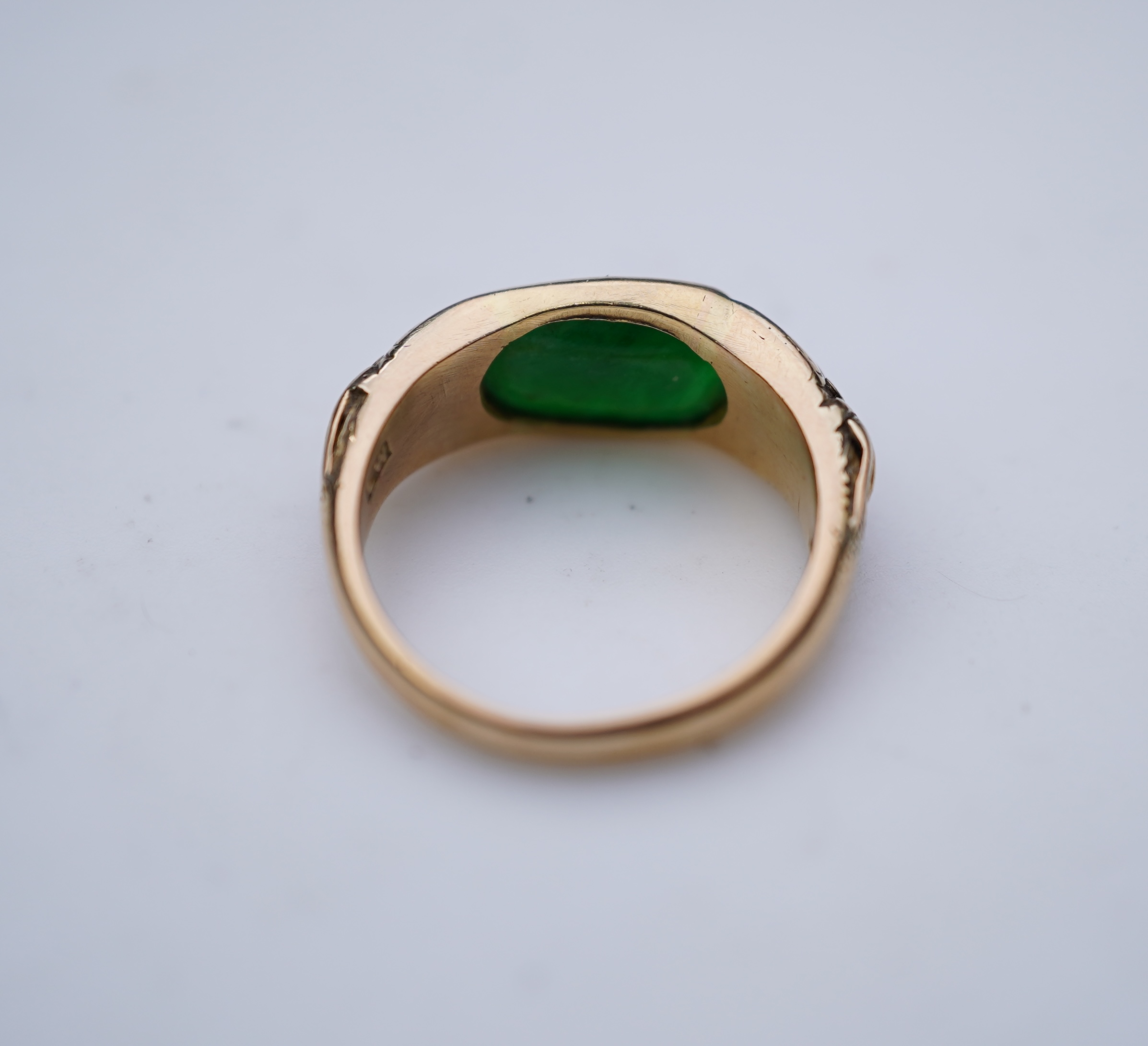 A fine jadeite ring, early 20th century
